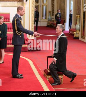 Sir Michael Palin di Londra è stato reso Cavaliere Comandante dell'Ordine di San Michele e San Giorgio dal Duca di Cambridge durante una cerimonia di investitura a Buckingham Palace, Londra. Foto Stock