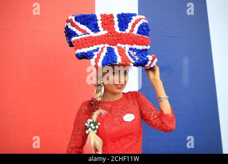 Miss Natalia spiaggia dal Surrey durante il giorno quattro di Royal Ascot a Ascot Racecourse. Foto Stock