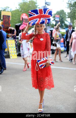 Miss Natalia spiaggia dal Surrey durante il giorno quattro di Royal Ascot a Ascot Racecourse. Foto Stock