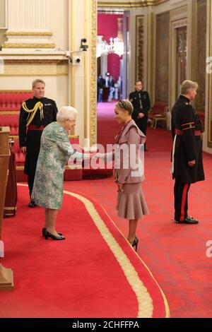 Cush Jumbo di Londra è un OBE (ufficiale dell'Ordine dell'Impero britannico) della Regina Elisabetta II a Buckingham Palace. PREMERE ASSOCIAZIONE foto. Data immagine: Giovedì 10 ottobre 2019. Il credito fotografico dovrebbe essere: Filo Yui Mok/PA Foto Stock