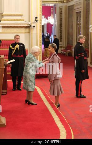 Cush Jumbo di Londra è un OBE (ufficiale dell'Ordine dell'Impero britannico) della Regina Elisabetta II a Buckingham Palace. PREMERE ASSOCIAZIONE foto. Data immagine: Giovedì 10 ottobre 2019. Il credito fotografico dovrebbe essere: Filo Yui Mok/PA Foto Stock