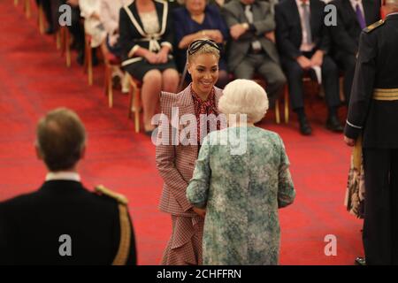 Cush Jumbo di Londra è un OBE (ufficiale dell'Ordine dell'Impero britannico) della Regina Elisabetta II a Buckingham Palace. PREMERE ASSOCIAZIONE foto. Data immagine: Giovedì 10 ottobre 2019. Il credito fotografico dovrebbe essere: Filo Yui Mok/PA Foto Stock