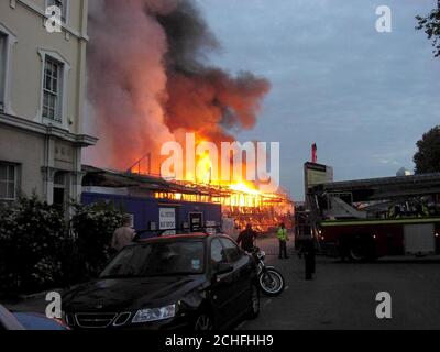 Colleziona foto del Clipper del XIX secolo, il Cutty Sark di Greenwich, a Londra est, che è stato distrutto da un incendio. Foto Stock