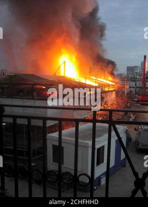 Colleziona foto del Clipper del XIX secolo, il Cutty Sark di Greenwich, a Londra est, che è stato distrutto da un incendio. Foto Stock