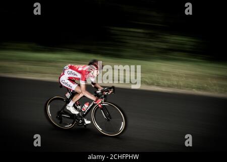 9 luglio 2017, Mont du Chat, Francia; Ciclismo, Tour de France 9° tappa: Nicolas Edet discendente del Mont du Chat. Foto Stock