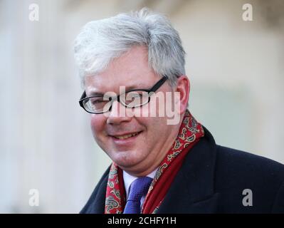 Charles Villiers al di fuori della Corte suprema di Londra dove lui e sua moglie Emma Villiers, che vivevano insieme vicino a Dumbarton prima di separare, in disaccordo sulla questione se i loro argomenti nel corso denaro dovrebbe essere allestita in un inglese o Scottish Court Regno Unito Corte suprema. Foto Stock