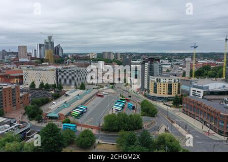 Una vista aerea del centro di Leeds dopo l'introduzione di misure per far uscire l'Inghilterra dalla zona di blocco. Foto PA. Data immagine: Giovedì 4 giugno 2020. Il credito fotografico dovrebbe essere: Richard McCarthy/PA Wire Foto Stock