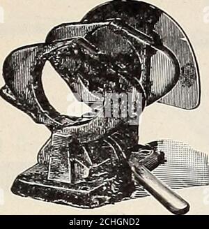 . Listino prezzi all'ingrosso dei giardinieri sul mercato Dreer : semi vegetali, semi di fiori, requisiti per il giardino, attrezzi, insetticidi, ecc. IL PIANETA IR. COLTIVATORI A MANO IN USO PRESSO IL NOSTRO RIVERTON TERRENI DREERS MERCATO GIARDINIERI ALL'INGROSSO LISTINO PREZZI. Buncher di Asparagi del XX secolo Foto Stock