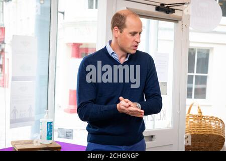 Il Duca di Cambridge durante una visita a Smiths the Bakers, nella High Street di King's Lynn, Norfolk. Foto Stock