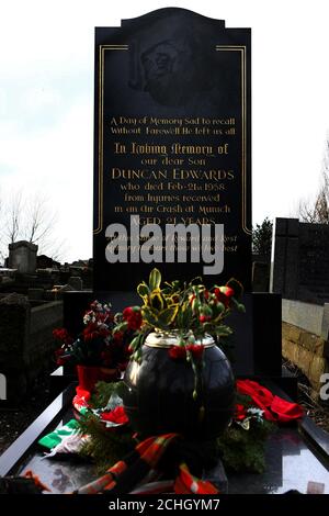 La lapide e la tomba del Dudley Cemetery of Manchester United's Duncan Edwards. Foto Stock