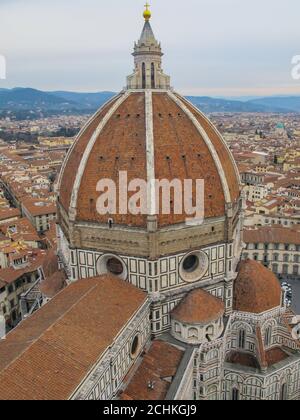 Vista panoramica sulla Cattedrale di Santa Maria del Fiore a Firenze, Italia.Duomo di Firenze. Edifici storici medievali nella città vecchia. Italiano ur Foto Stock