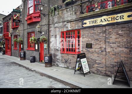 Vista esterna della bankside dell'ancoraggio. E' un pub nel London Borough di Southwark. Si trova nella località di Bankside, sulla riva sud del Tamigi. L Foto Stock