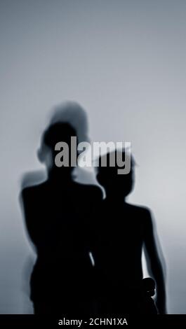 coppia di silhouette misteriose Foto Stock