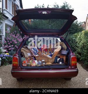 1992 Ford Scorpio Estate auto con martelli per a. Giornata al circuito di Kempton Park Londra UK Foto Stock