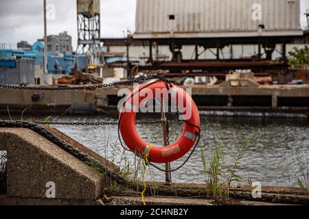 Un conservatore di vita sul molo del Brooklyn Navy Yard a New York City domenica 13 settembre 2020. (Gordon Donovan) Foto Stock