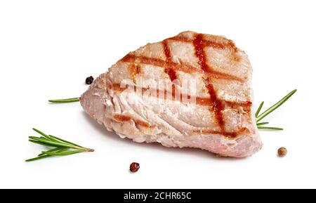 Bistecca di tonno alla griglia con rosmarino e spezie isolate su bianco Foto Stock