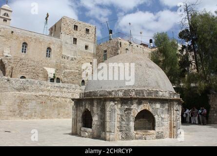 Cupola della Cappella di Sant'Elena nel cortile di Il Santo Sepolcro sopra la Chiesa armena di Sant'Elena Foto Stock