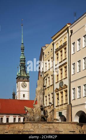 La fontana di Nettuno a piazza inferiore (Dolni namesti) in Olomouc. Moravia. Repubblica ceca Foto Stock