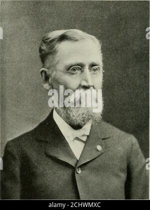 . Fitchburg passato e presente . CAPT. CARLO H. FOSS (1828-1898). Primo tenente nelle guardie di Washington. Capitano della Co. F. 25Rett.. Durante la guerra. Diversi anni di forze di polizia. Primo CommanderE. V. Sumner Post 19. G. A. R. nato a Scarboro, Me.. Il 18 ottobre 1828 fu impiegato da S. W. Putnam & Co. (In seguito Putnam Machine Co.) dal 1852 allo scoppio della guerra. MOSES HOYT. Posto del comandante 19. G. A. R.. 1903. Nato a Warner. N. H., 1833, ma ha trascorso il suo ragazzo a Newport. N. H. visse prima della guerra nella parte occidentale di New York e Wisconsin. Servito in Co. F. 16 N. H. V. Cameto Fitchburg nel 18 Foto Stock