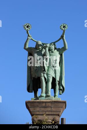 Lur soffiatori scultura a Copenhagen che è stato un dono da La Fondazione Carlsberg Foto Stock