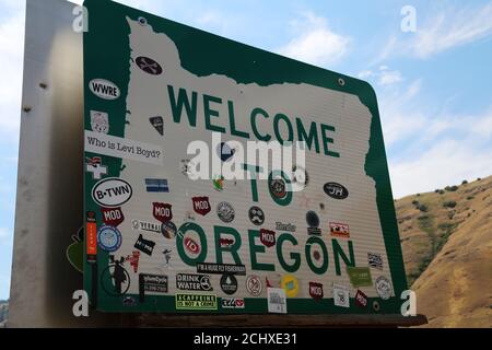 Benvenuti all'insegna dello stato dell'Oregon da Washington Foto Stock