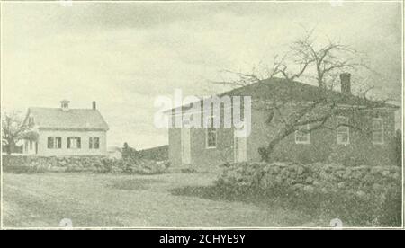 . Un memoriale della città di Hampstead, New Hampshire. Schizzi storici e genealogici . LA VECCHIA GEORGE HOMESTEAD.. SCHOOLHOUSES NUOVO E VECCHIO. DISTKICT N. 4. Foto Stock