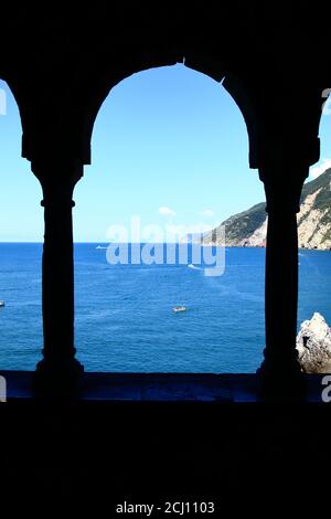 Scogliera di Portovenere dalla chiesa di san pietro colonne bellavista Foto Stock