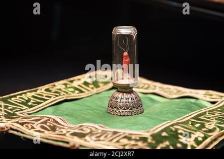 ISTANBUL, TURCHIA - 9 GIUGNO: Barba del profeta Maometto alla Moschea di Hirkai Serif il 9 giugno 2013 a Istanbul, Turchia. Foto Stock