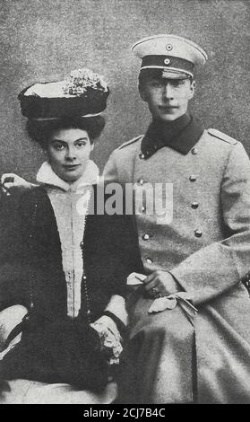 Il principe ereditario Federico Guglielmo con sua moglie, la principessa ereditaria Cecile. La vita della corte prussiana, circa 1905 Foto Stock