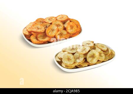 Cialde fritte, chip o wafer Kela o Banana sani, disidratati, cucina Kerala fritta in olio, fette di Banana trasformandosi in chip Foto Stock