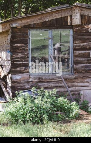Immagine verticale di una vecchia casa di legno Foto Stock