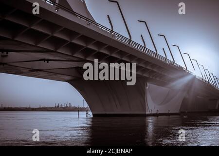 Sheikh Zayed Bridge al mattino, Abu Dhabi, Medio Oriente, Emirati Arabi Uniti. Foto Stock