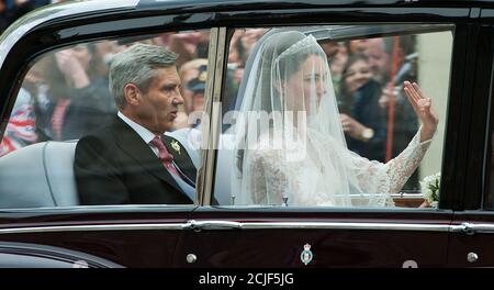 Catherine Middleton e suo padre Michael sulla loro strada per le nozze del principe William e Catherine Middleton, Londra. 29/4/2011 Pic: Mark Pain Foto Stock