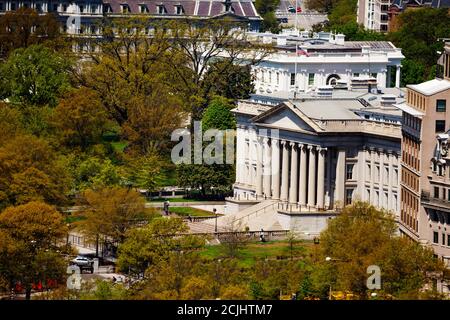 Il Treasury Building a Washington DC, monumento storico nazionale che È la sede del Dipartimento eponimo Foto Stock