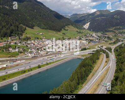 Veduta aerea di Airolo sulle alpi svizzere Foto Stock