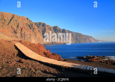 Sentiero in legno a Punta Teno, Tenerife, Isole Canarie. Foto Stock