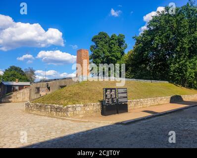 Auschwitz Birkenau, Polen. 25 Agosto 2020. Auschwitz, Polonia 25 agosto 2020: Campo di concentramento di Auschwitz-Birkenau - 25 agosto 2020 crematorio, vista esterna, | utilizzo nel mondo Credit: dpa/Alamy Live News Foto Stock