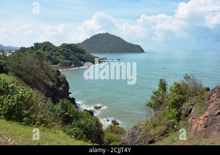 Paesaggio di mare da Nang Phaya collina punto panoramico in Thailandia Foto Stock