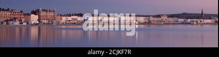 Weymouth Sea Front at Dawn, Jurassic Coast, Dorset, Inghilterra, Regno Unito Foto Stock