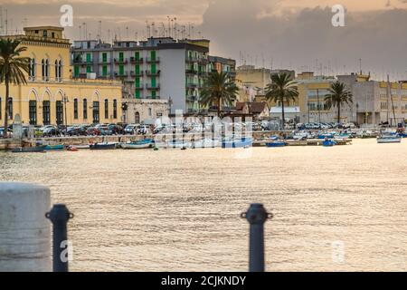Tramonto sul mare di ​​Molfetta Foto Stock