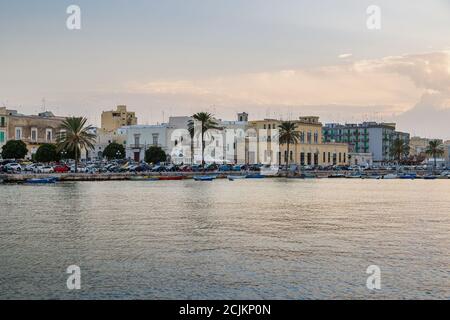 Tramonto sul mare di ​​Molfetta Foto Stock
