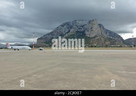 PALERMO, ITALIA -3 SET 2020- Vista dell'aeroporto Falcone Borsellino (PMO) di Palermo, Sicilia. Foto Stock