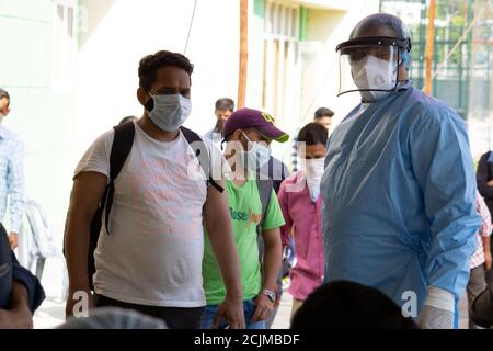 Dehradun, Uttarakhand/India - Settembre 10 2020: Immigrati provenienti da diversi stati a causa della pandemia della corona. Foto Stock