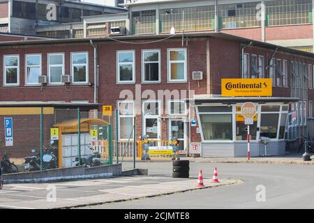 Aquisgrana, Germania. 15 settembre 2020. Vista di un ingresso alla fabbrica di pneumatici Continetal di Aquisgrana. Continental intende chiudere ancora più luoghi di quanto annunciato in precedenza. La fabbrica di pneumatici di Aachen sarà chiusa entro la fine del 2021, la società Dax ha confermato martedì, secondo le corrispondenti informazioni del sindacato IG BCE. (A dpa 'Continental vuole chiudere un altro impianto - 1800 posti di lavoro interessati') Credit: Ralf Roeger/dpa/Alamy Live News Foto Stock