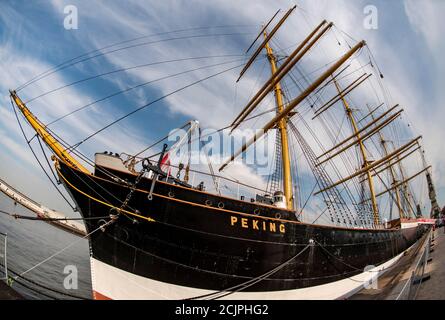 Amburgo, Germania. 15 settembre 2020. La nave-museo "Peking" si trova nel porto di Amburgo. La nave alta è tornata al porto di Amburgo dopo 88 anni. Credit: Axel Heimken/dpa/Alamy Live News Foto Stock