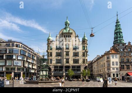 Jugendstil-Gebäude Højbrohus und Storchenbrunnen auf dem zentralen Platz Amagertorv in Kopenhagen, Dänemark, Europa | edificio in stile Liberty Højb Foto Stock