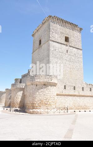 Il castello di Portillo è un castello medievale situato a Portillo, in provincia di Valladolid, Castilla y León, Spagna Foto Stock