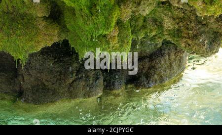 Primo piano di acqua in caduta Foto Stock