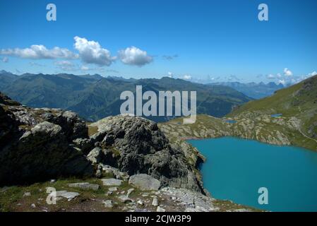 Grazioso laghetto sul monte Pizol in Svizzera Foto Stock