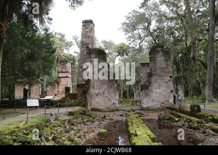 Rovine della piantagione di zucchero di Bulow in Florida. La piantagione fu distrutta nella seconda guerra di Seminole. Foto Stock